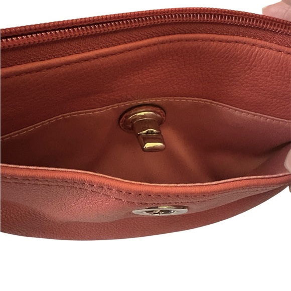 Coach Park Salmon Leather Turnlock Medium Wristlet F49472 with mini hangtag - Picture 6 of 8